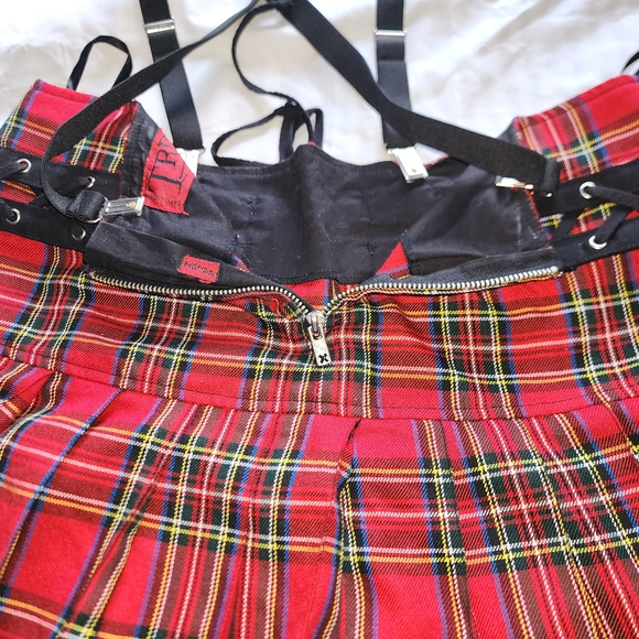 TRIPP NYC VINTAGE GOTH PUNK RED PLAID PLEATED MINI SKIRT SIZE LARGE IS USED - Picture 7 of 9